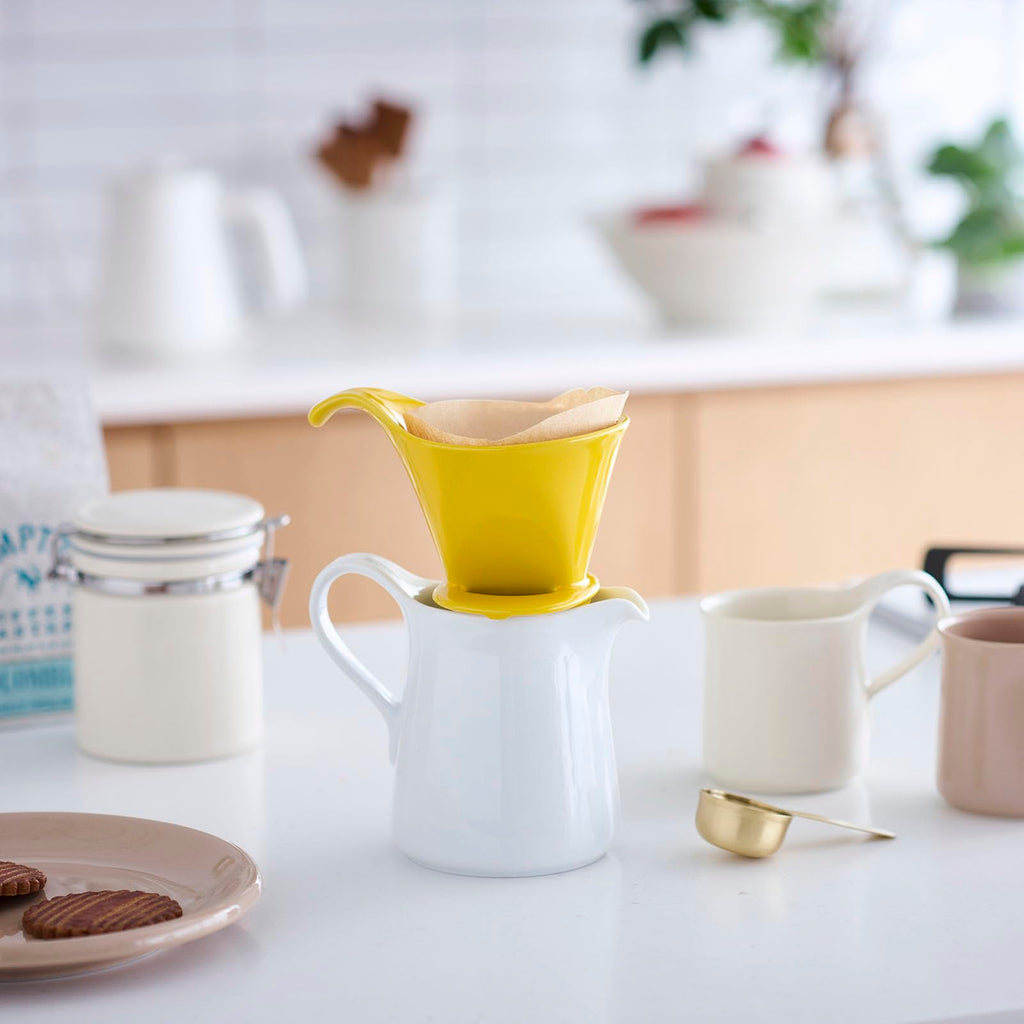 ZERO JAPAN - Bee House Pour Over Coffee Dripper - Ceramic Coffee Maker with Elegant Peek Hole, Drip Cone Brewer Coffee Gift, Brewing Accessories - Yellow Pepper, Standard Size
