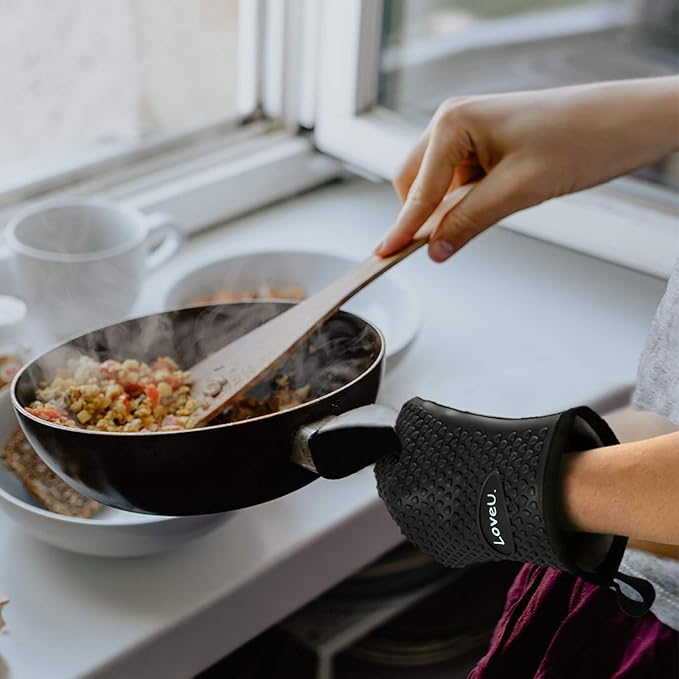 Loveuing Kitchen Oven Gloves - Dual-Layer Heat Resistant Grilling Gloves, Silicone Oven Mitts with 5 Fingers, Waterproof Non-Slip Pot Holder for Barbecue, Cooking, Baking (Black)