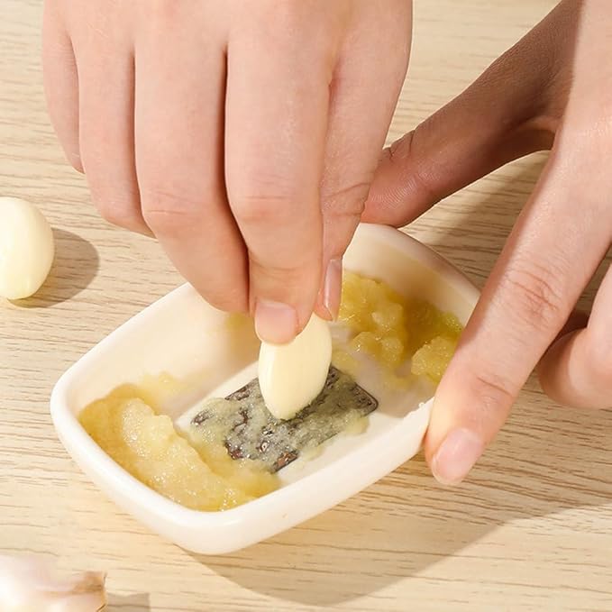 HOLIDYOYO Ginger Garlic Grater Reusable Hand Grater Kitchen Tool for Ginger Garlic Fruit Easy Cleaning 3.93 X 2.75 X 0.78 in
