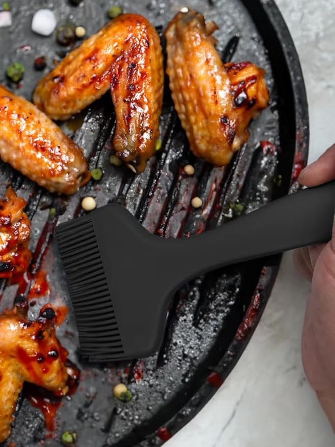 Minchsrin 2 Pcs Of Silicone Basting Brushes Heat Resistant Pastry Brush Oil brush BBQ Grill Brush Set One-Piece Design, Suitable For Barbecue Oven Teppanyaki Kitchen Cooking Easy Clean Black