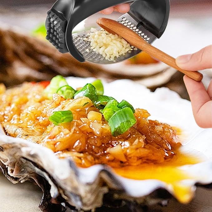 Stainless Steel Garlic Press Rocker, 2025 New Garlic Mincer and Garlic Crusher, Easy-Squeeze Garlic Tool with Peeler and Cleaning Brush for Smashing Garlic (1 Set)