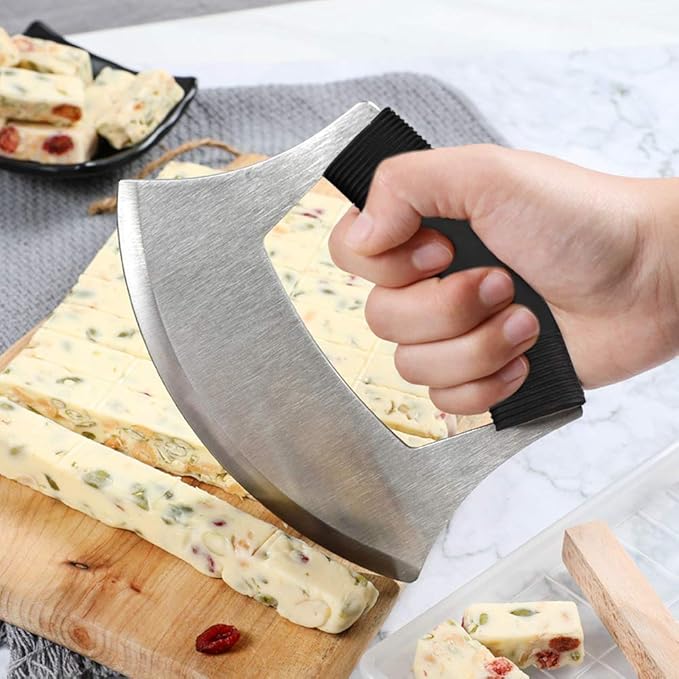 TLIOCAS Mezzaluna Salad Chopper,Stainless Steel Mezzaluna Knife Razor Sharp Rocker Slicer with Protection Cover Vegetable Chopper Mincing Cutter for Pizza Cheese Onion Carrot Pepper Garlic