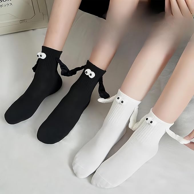 Oneastern 2 Pairs Magnetic Holding Hands Socks Funny Couple Gifts, Best Friend, Engagement, Anniversary, Teens Gag Cute Weird Stuff