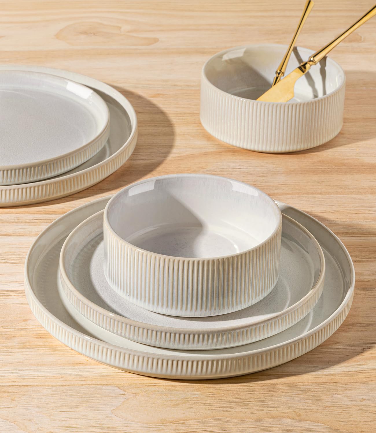 TheTerra Ceramic Dinnerware Set for 6, 18-Piece Plates and Bowls Set