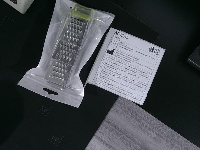 AOZUO 3Pcs Mini Grater, Small Cheese Grater Stainless Steel Box Grater with Handle Efficient Kitchen Gadget for Grating Garlic Nutmeg Chocolate Parmesan Dishwasher Safe,1.02x1.45in