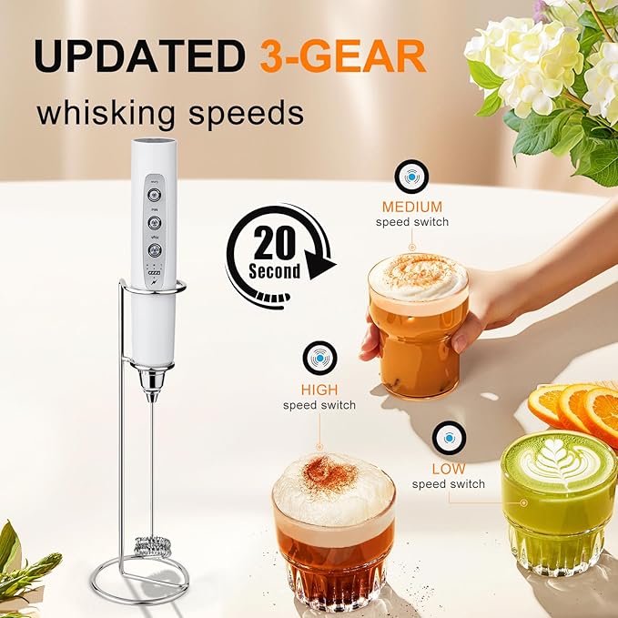 YUSWKO Handheld Milk Frother Wand for Coffee, Rechargeable Electric Whisk with 3 Heads 3 Speeds Drink Mixer Coffee Frother For Latte, Cappuccino, Hot Chocolate, Egg, White with Holder