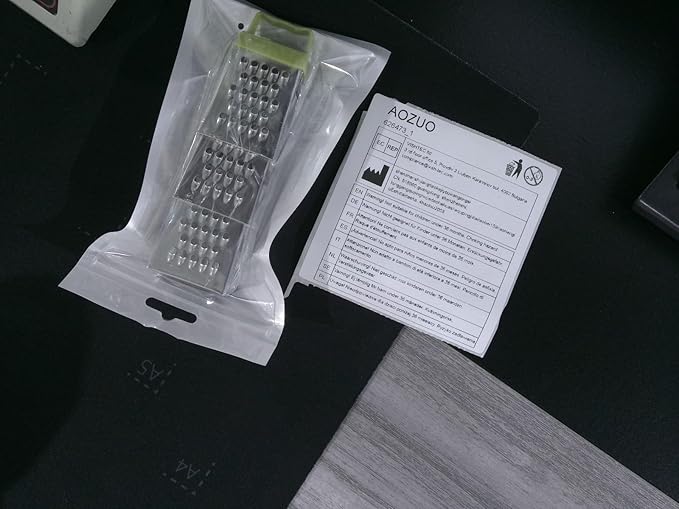 AOZUO 3Pcs Mini Grater, Small Cheese Grater Stainless Steel Box Grater with Handle Efficient Kitchen Gadget for Grating Garlic Nutmeg Chocolate Parmesan Dishwasher Safe,1.02x1.45in