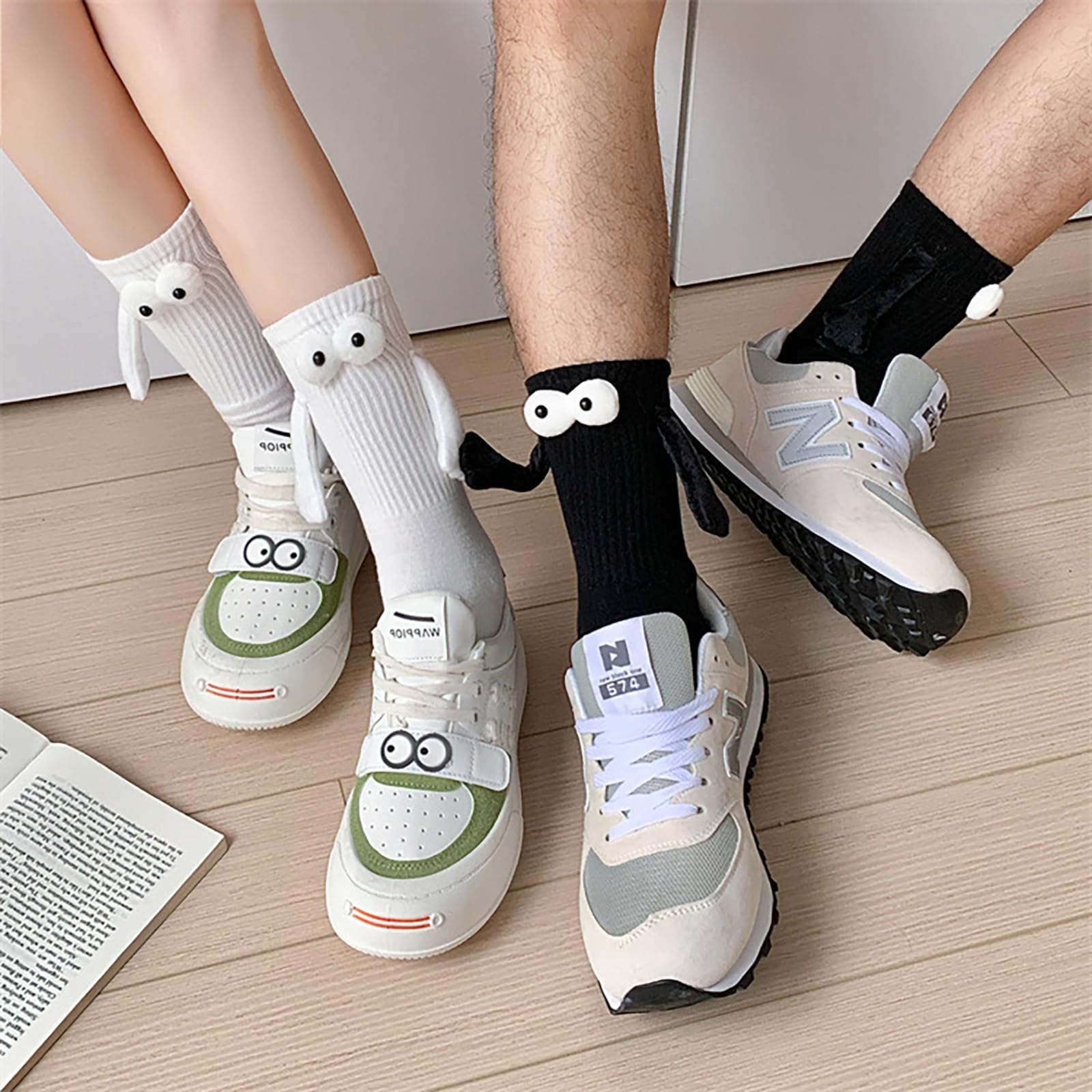 Oneastern 2 Pairs Magnetic Holding Hands Socks Funny Couple Gifts, Best Friend, Engagement, Anniversary, Teens Gag Cute Weird Stuff