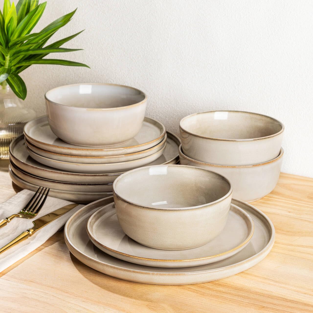 AmorArc Stoneware Dinnerware Sets for 6, 18Pcs Plates and Bowls Sets Dishes