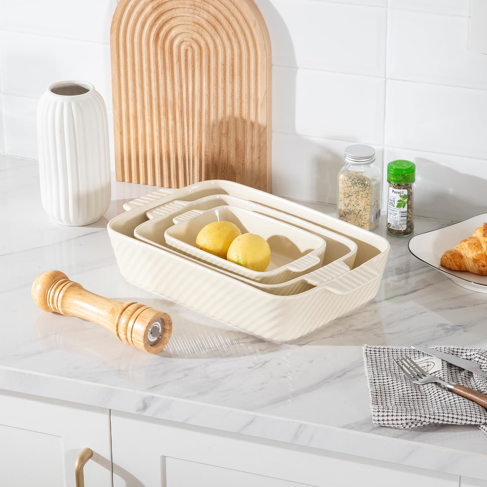 Sweejar Ceramic Baking Dish Set, Cake Baking Dish for Brownie, Porcelain Striped Casserole Dishes for Oven with Handle for Lasagna, Family Dinner(Beige)