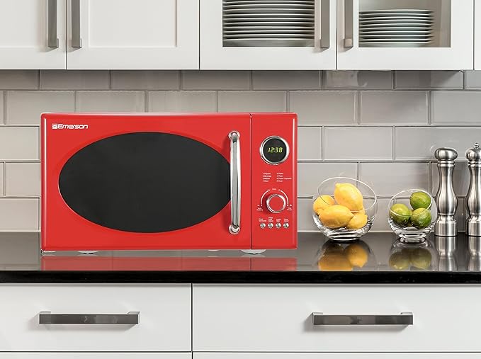 Emerson MWRG0901RD 0.9 Cu. Ft. Retro Microwave with 1,000W Grill Function, 800W Cooking Power, LED Display, 5 Power Levels, 8 Auto Menus, Glass Turntable, Child Lock, Red Countertop Design