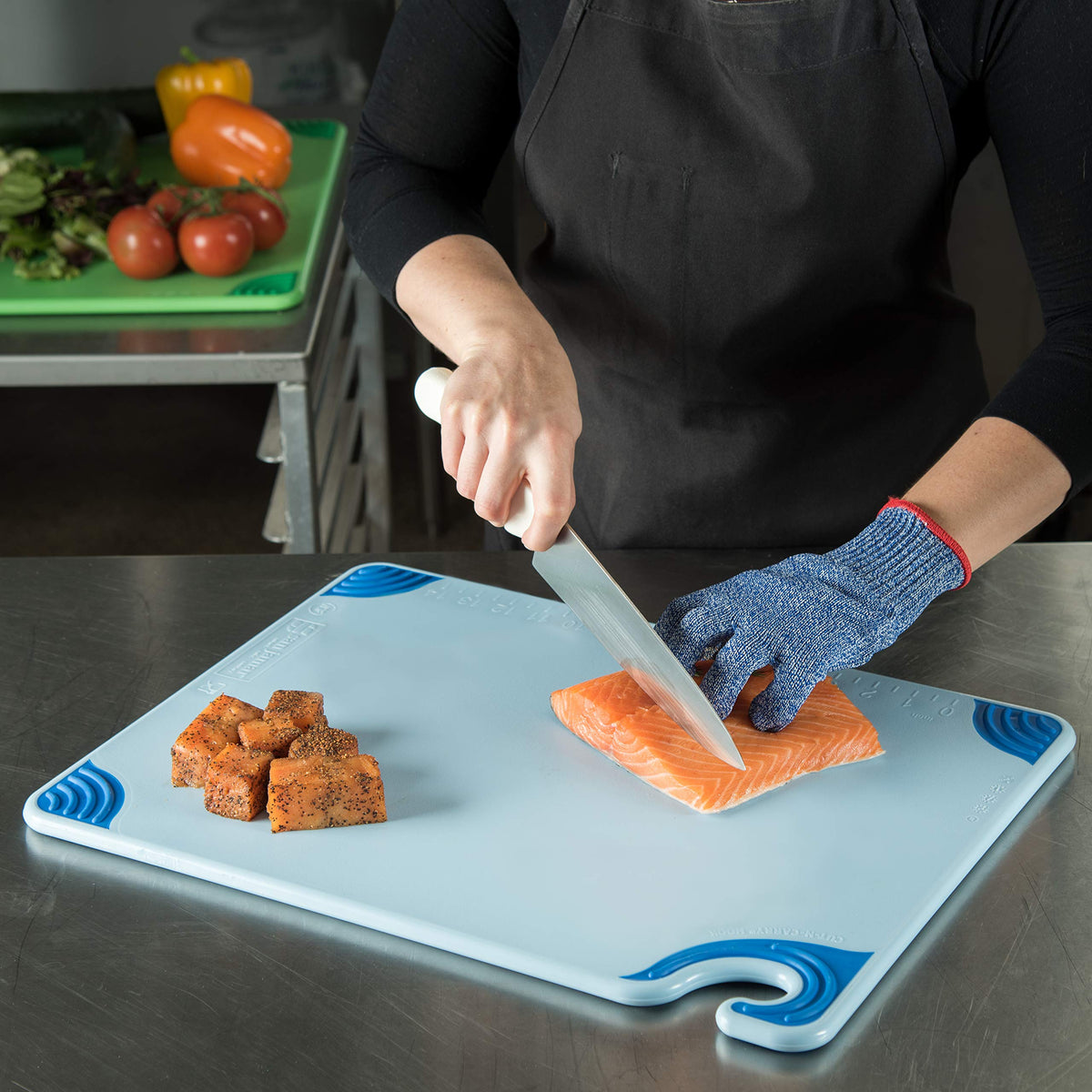 San Jamar Saf-T-Grip Cutting Board With Molded-In Ruler, Plastic Chopping Board for Kitchen, 15" x 20" x 0.5", 1 Count, Blue