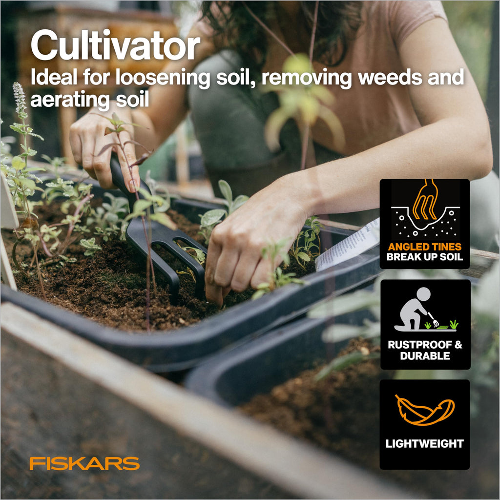 Fiskars 4-Piece Tool Set, Pruning Shears, Trowel, Cultivator & L/XL Gloves