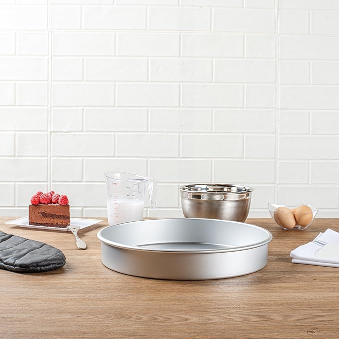 Restaurantware Cake Pan 12 Pack of 12 Inch Aluminum Non-Stick Round Baking Pan Even Heat Distribution Silver Durable Bakeware for Professional Pastry Chefs and Home Bakers