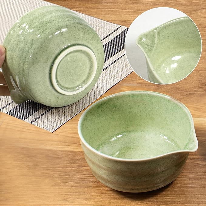 Rzoklot Matcha Tea Set – Japanese Matcha Bowl with Spout, Bamboo Whisk, Scoop, Holder & Strainer – Complete Ceremonial Matcha Kit for Beginners & Gift-Giving, Green