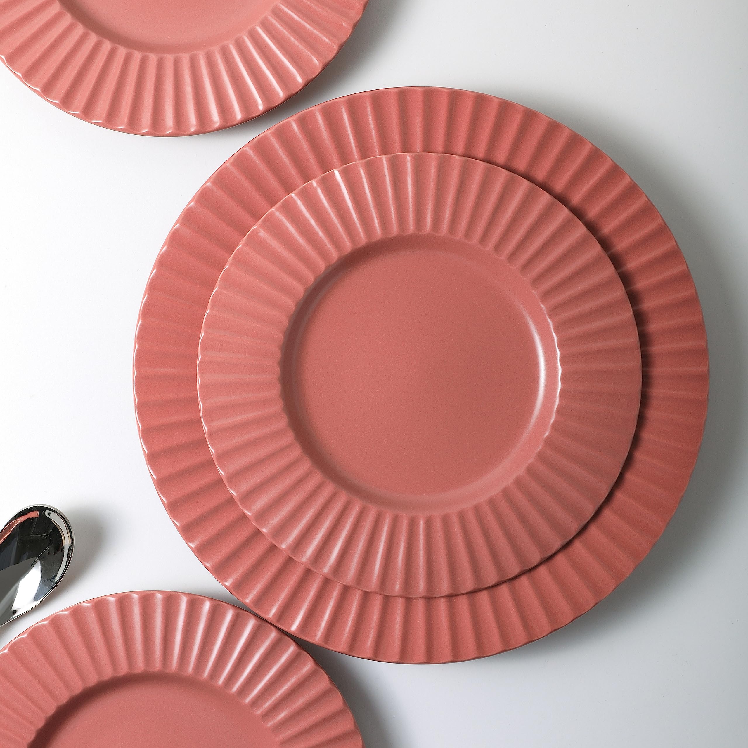 Christian Siriano Lusso 16-Piece Dinnerware Set Stoneware, Redwood