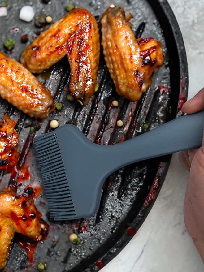 Minchsrin 2 Pcs Of Large Silicone Basting Brushes One-Piece Design Pastry Brush Spread Oil Butter Sauce Marinade For Grill BBQ Baking Heat Resistant Kitchen Cooking Dishwasher Safe (Red And Gray)