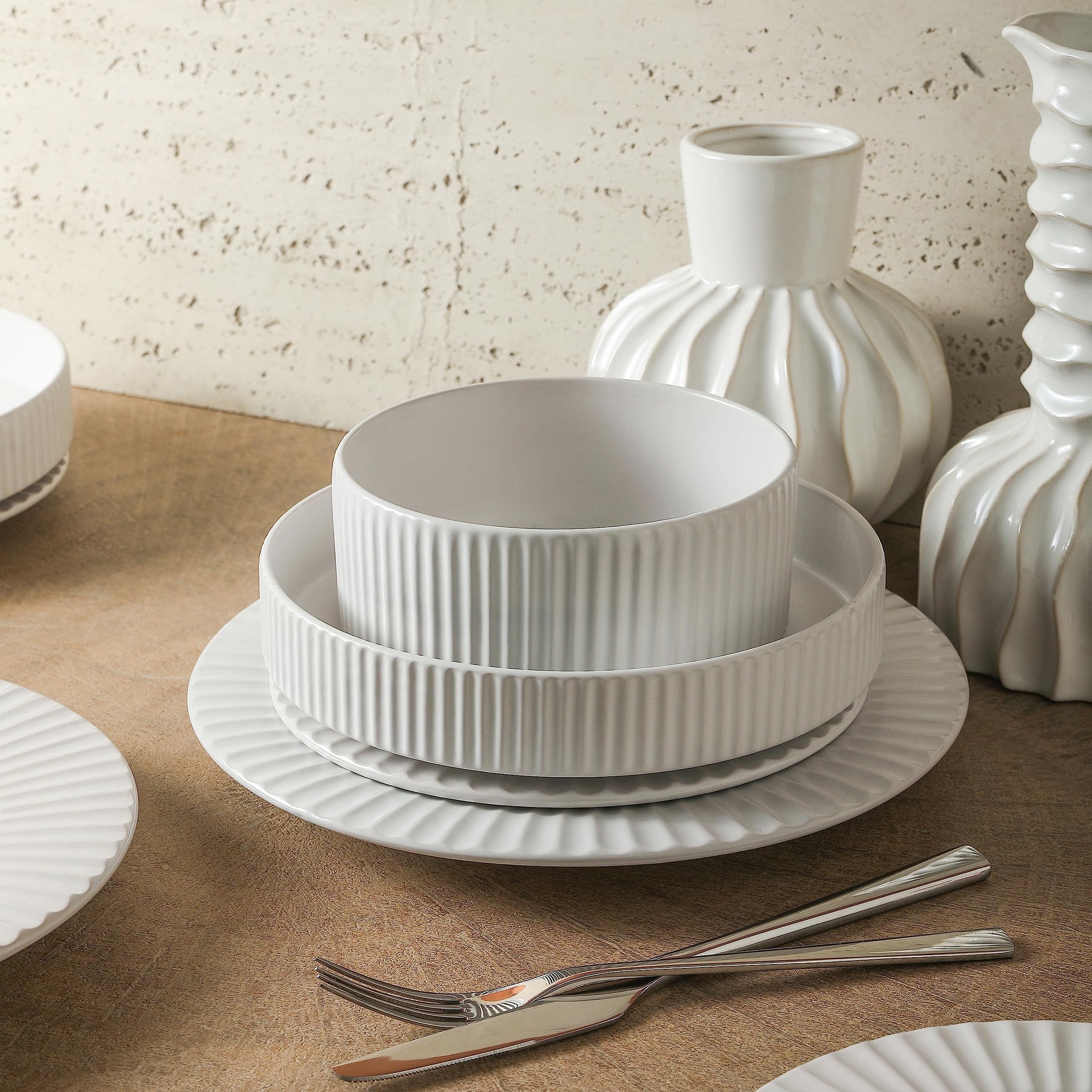 Christian Siriano Lusso 16-Piece Dinnerware Set Stoneware, White