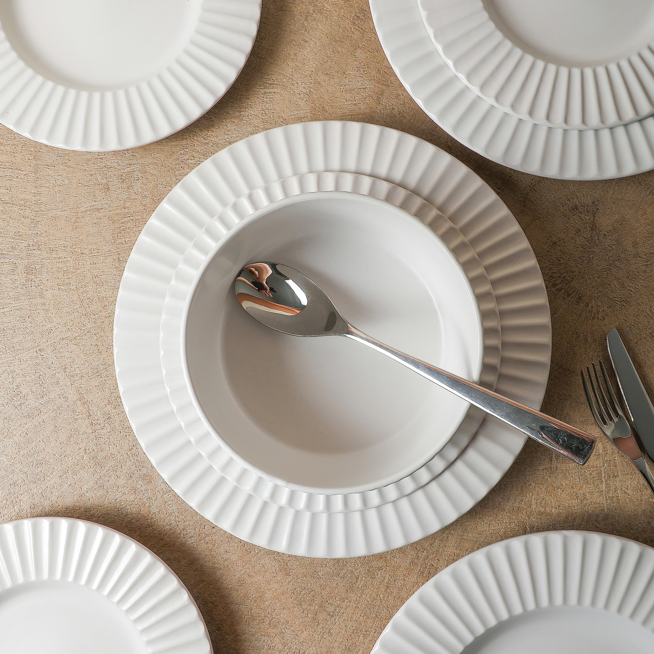 Christian Siriano Lusso 16-Piece Dinnerware Set Stoneware, White