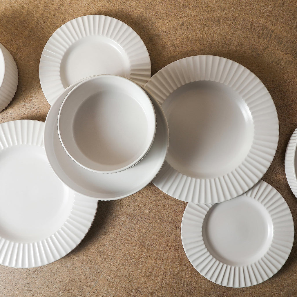 Christian Siriano Lusso 16-Piece Dinnerware Set Stoneware, White