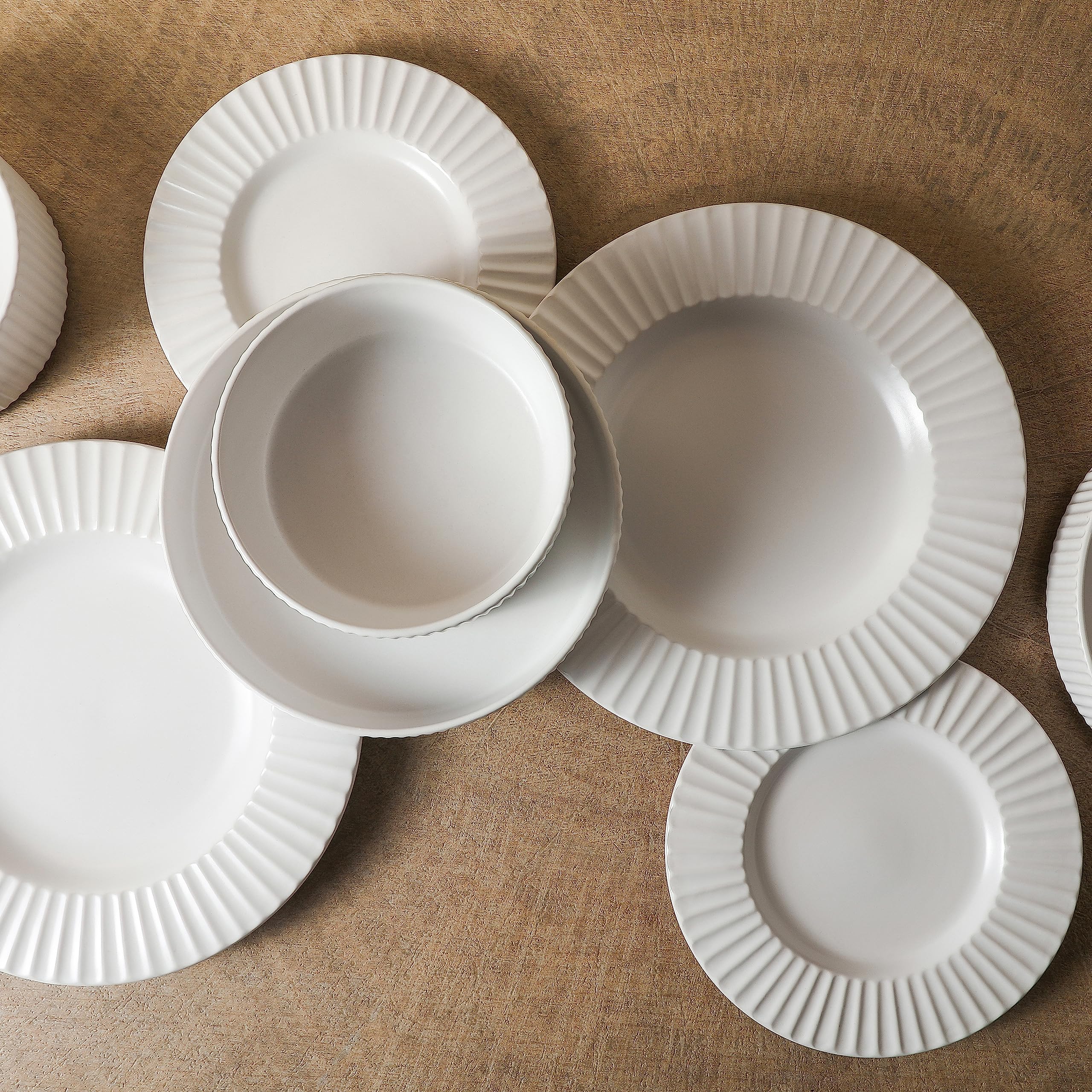 Christian Siriano Lusso 16-Piece Dinnerware Set Stoneware, White